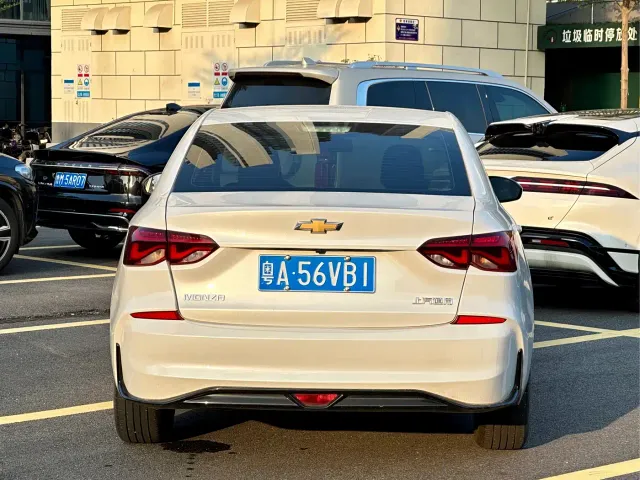 Chevrolet Monza — Фото автомобиля 5