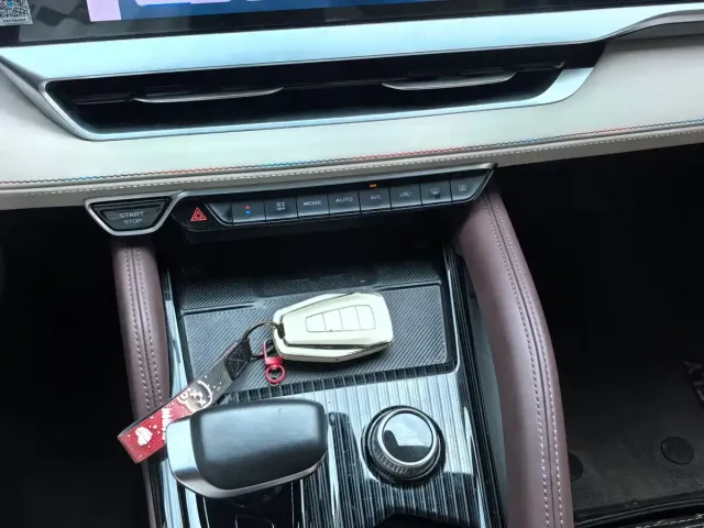 Geely Xingyue L — Фото автомобиля 17