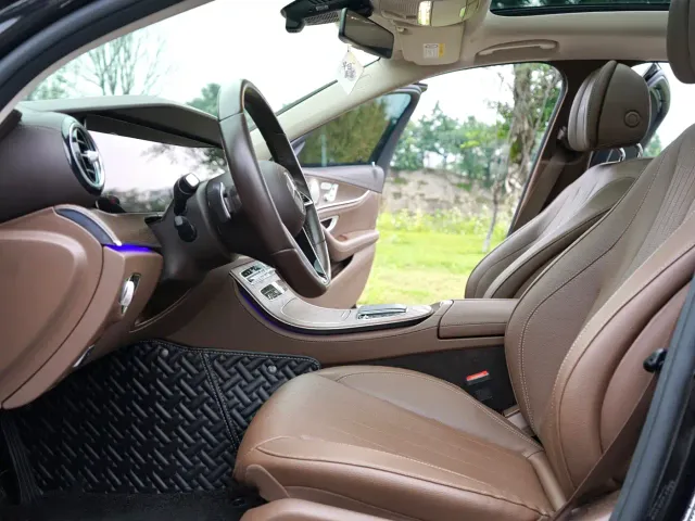 Mercedes-Benz E-Class — Фото автомобиля 11