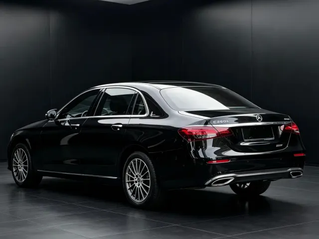 Mercedes-Benz E-Class — Фото автомобиля 5