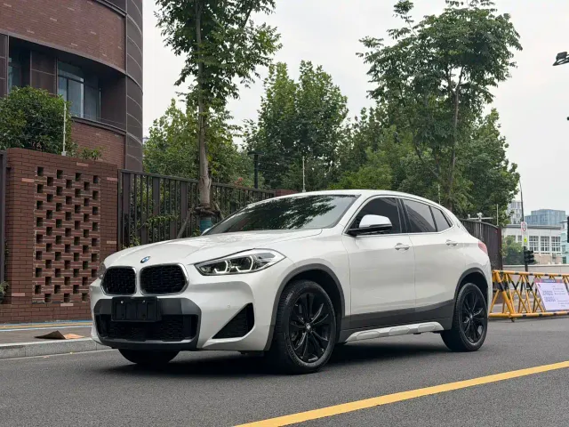 Фотография автомобиля — BMW X2