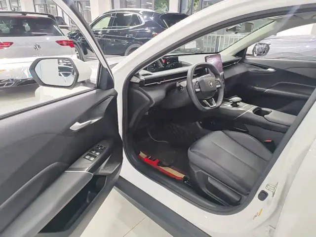 Changan Eado — Фото автомобиля 15