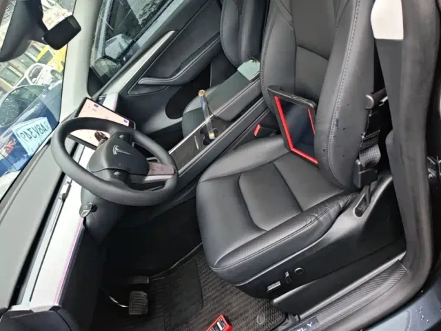 Tesla Model Y — Фото автомобиля 14