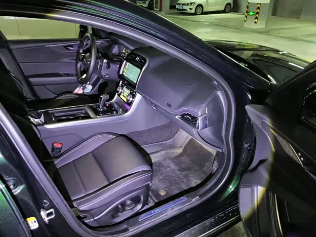 Jaguar XEL — Фото автомобиля 12