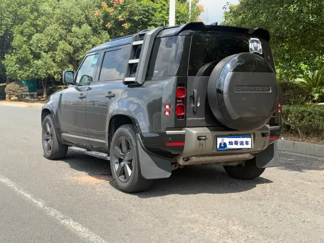 Land Rover Defender — Фото автомобиля 11
