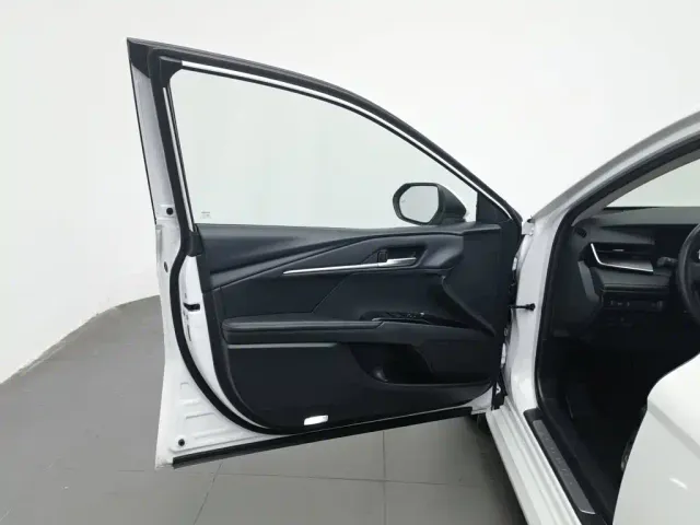 Toyota Camry 2024 2.0G Premium Edition — Фото автомобиля 8