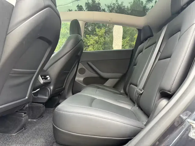 Tesla Model Y — Фото автомобиля 15