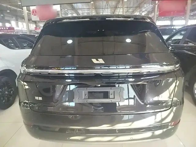 Li Auto L7 — Фото автомобиля 5
