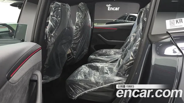 Tesla Model Y — Фото автомобиля 17