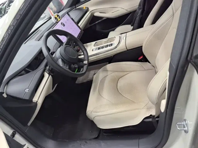 Xiaomi SU7 — Фото автомобиля 14
