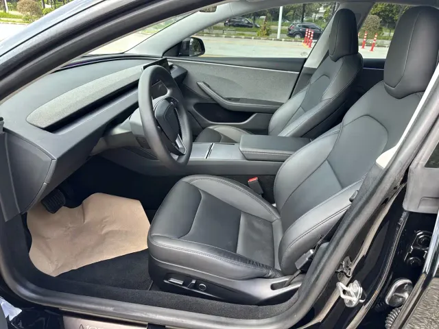 Tesla Model 3 — Фото автомобиля 4