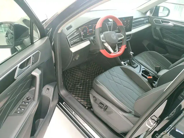 Volkswagen Tiguan L — Фото автомобиля 15