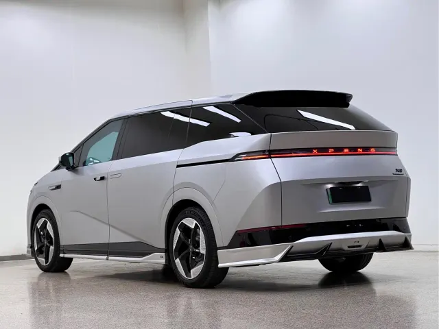 Xpeng X9 — Фото автомобиля 7