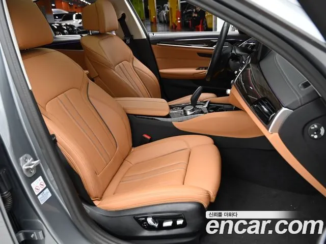 BMW 5 Series G30 — Фото автомобиля 10