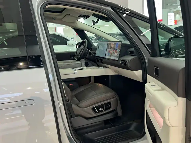 Li Auto MEGA — Фото автомобиля 4