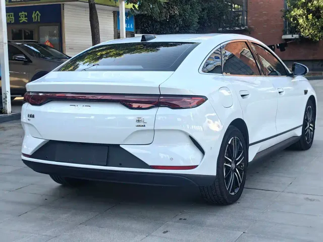 BYD Qin L — Фото автомобиля 11