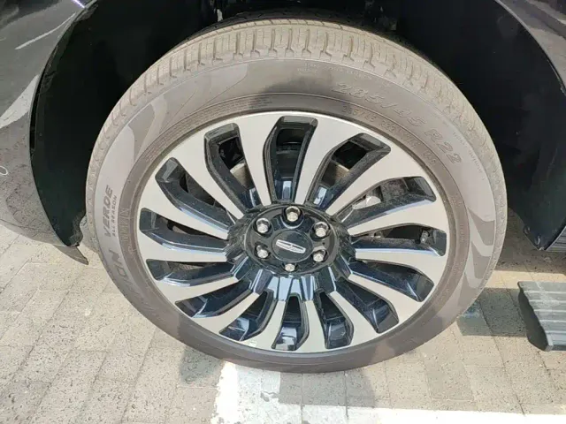Lincoln Navigator — Фото автомобиля 22