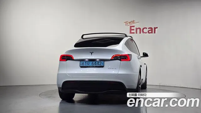 Tesla Model Y — Фото автомобиля 3