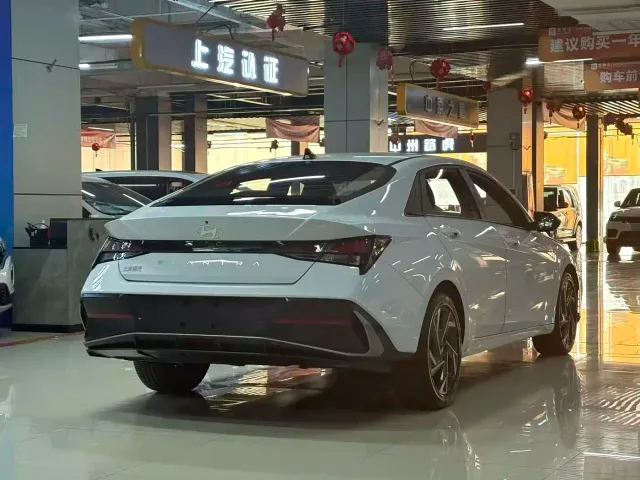 Hyundai Elantra — Фото автомобиля 10