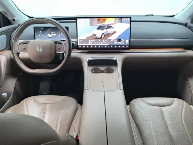Leapmotor C11 — Фото автомобиля 12