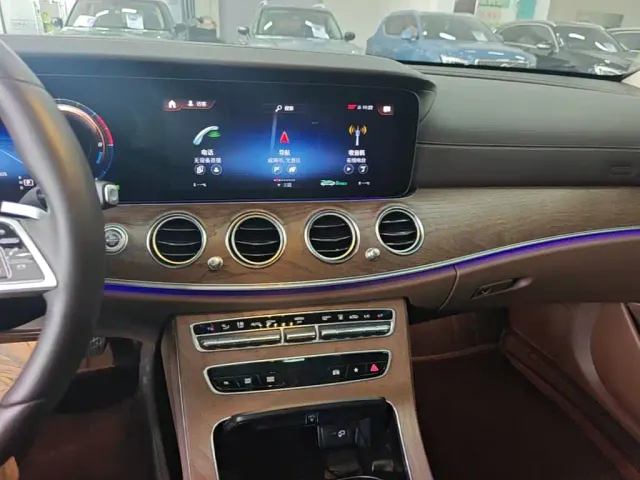 Mercedes-Benz E-Class — Фото автомобиля 8