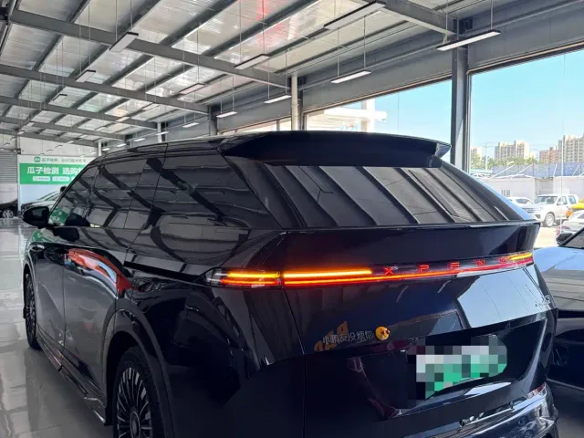 Xpeng X9 — Фото автомобиля 2