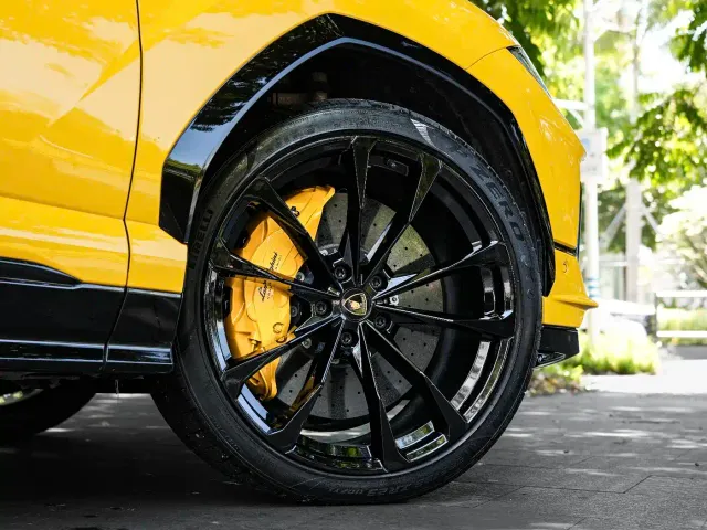 Lamborghini Urus — Фото автомобиля 2