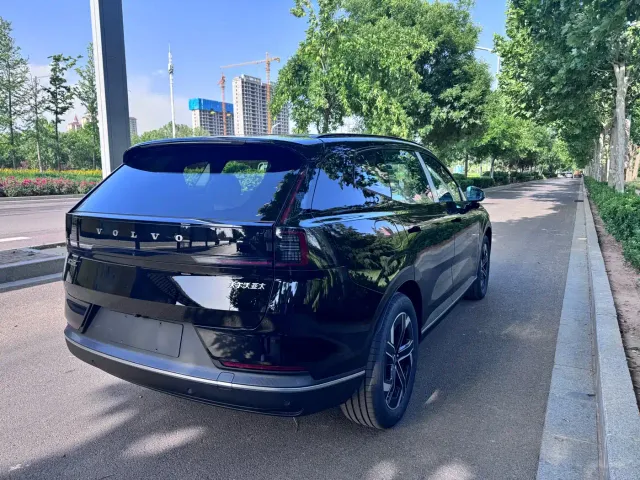 Volvo XC70 Plug-in Hybrid — Фото автомобиля 4