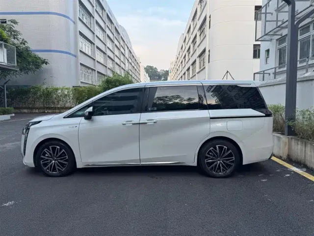 GAC Trumpchi E8 — Фото автомобиля 9