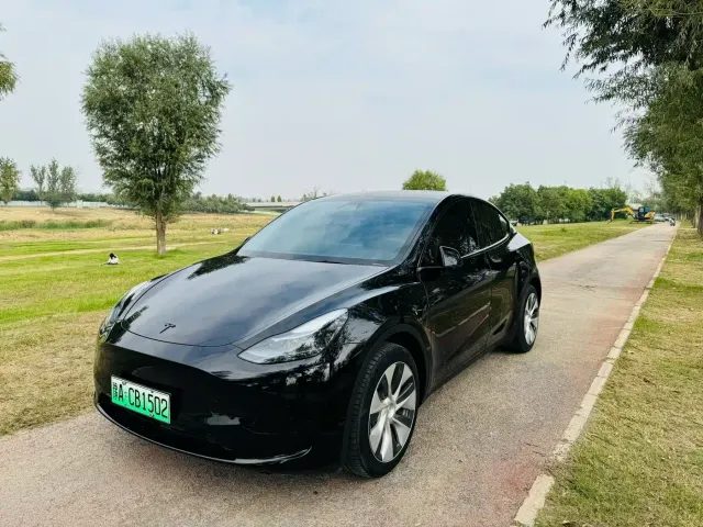 Фотография автомобиля — Tesla Model Y
