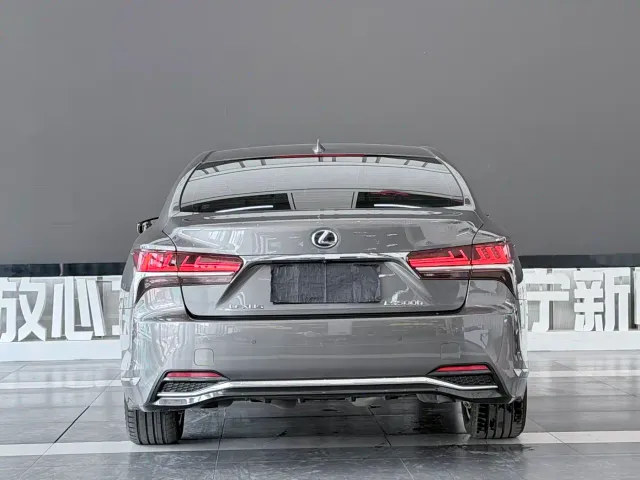 Lexus LS — Фото автомобиля 5
