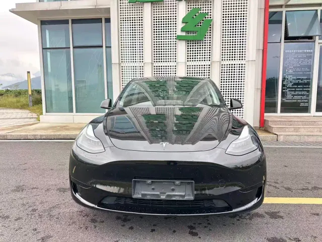 Tesla Model Y — Фото автомобиля 21