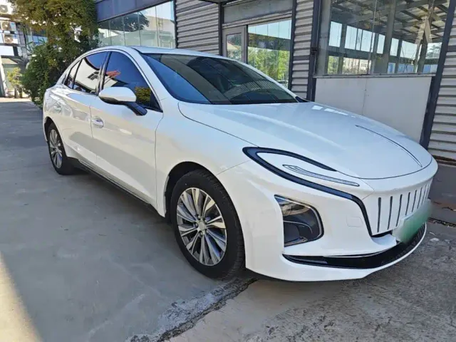 Hongqi E-QM5 — Фото автомобиля 3