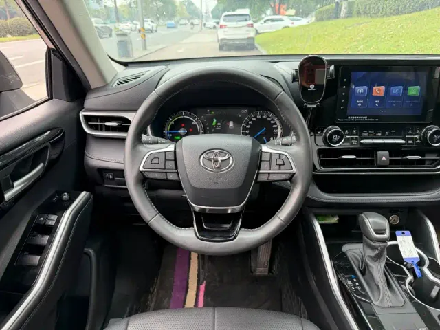 Toyota Highlander — Фото автомобиля 14