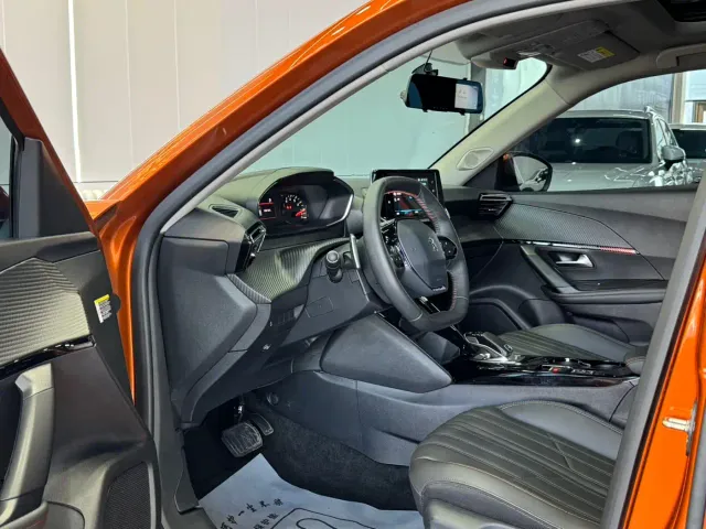 Peugeot 2008 — Фото автомобиля 4