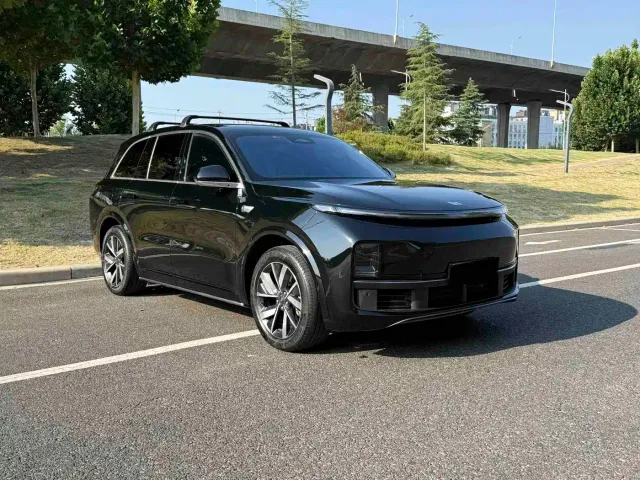 Li Auto L8 — Фото автомобиля 4
