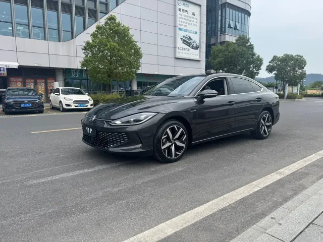 Фотография автомобиля — Volkswagen Lamando