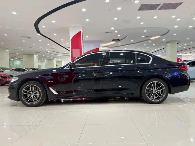 BMW BMW 5 Series New Energy 2021 535Le M Sport Package — Фото автомобиля 12