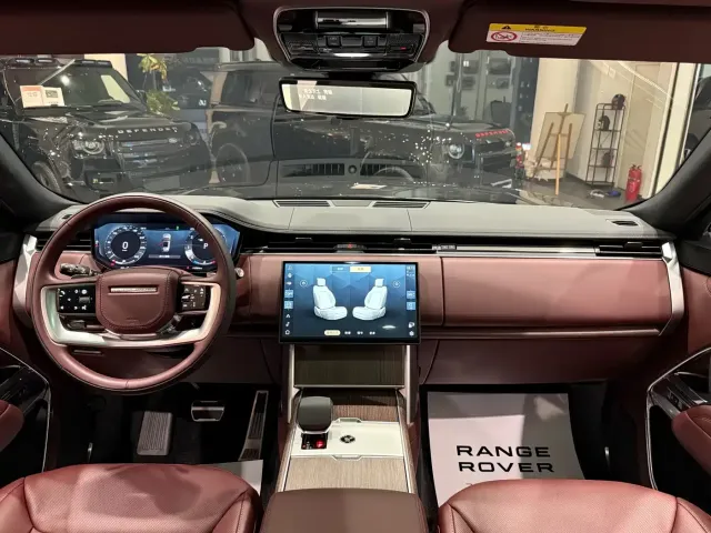 Land Rover Range Rover 2025 3.0 L6 400PS Flourishing Era Extended Wheelbase — Фото автомобиля 6