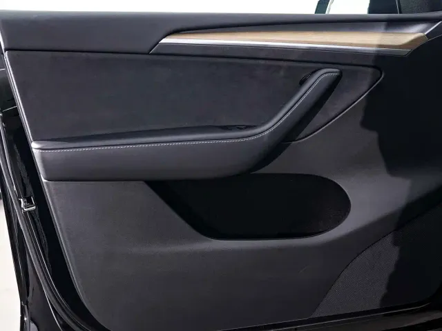 Tesla Model Y — Фото автомобиля 7