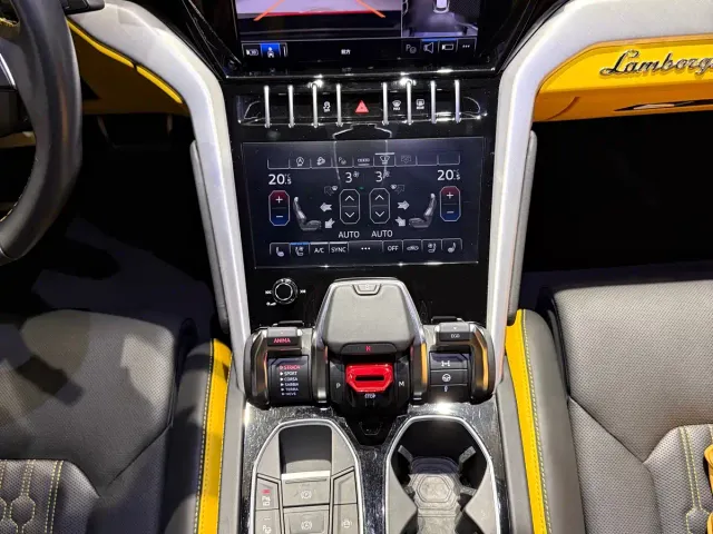 Lamborghini Urus — Фото автомобиля 12