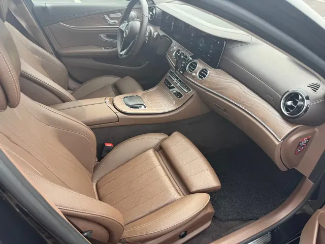 Mercedes-Benz E-Class — Фото автомобиля 14