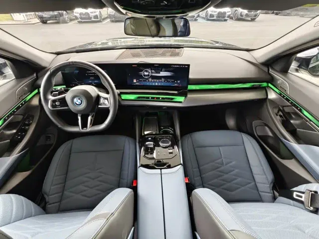 BMW i5 — Фото автомобиля 11