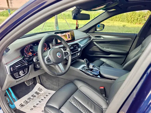 BMW 5 Series — Фото автомобиля 9