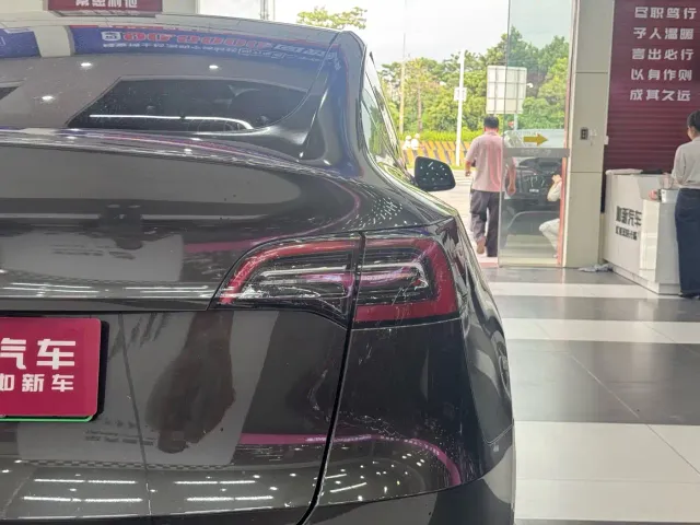 Tesla Model Y — Фото автомобиля 7