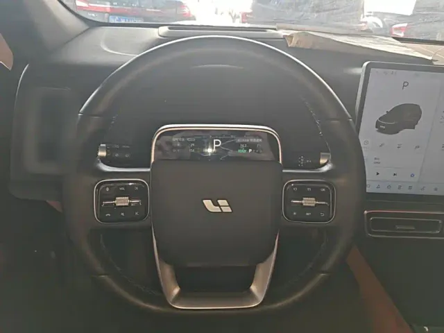 Li Auto L7 — Фото автомобиля 10