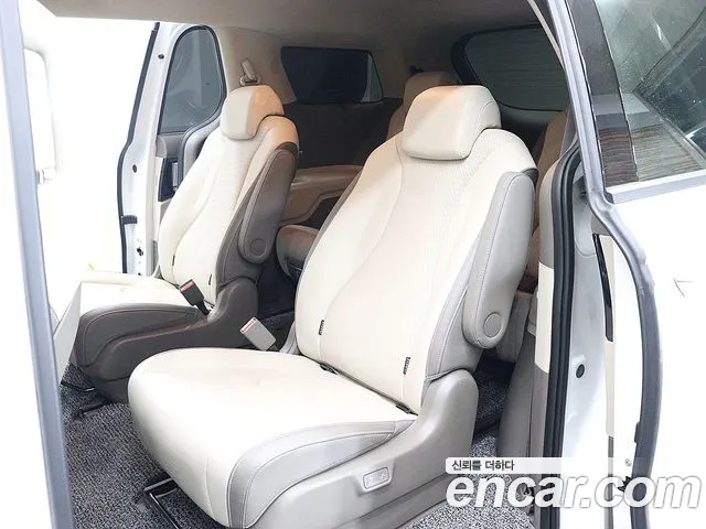 Kia Carnival Generation 4 — Фото автомобиля 16