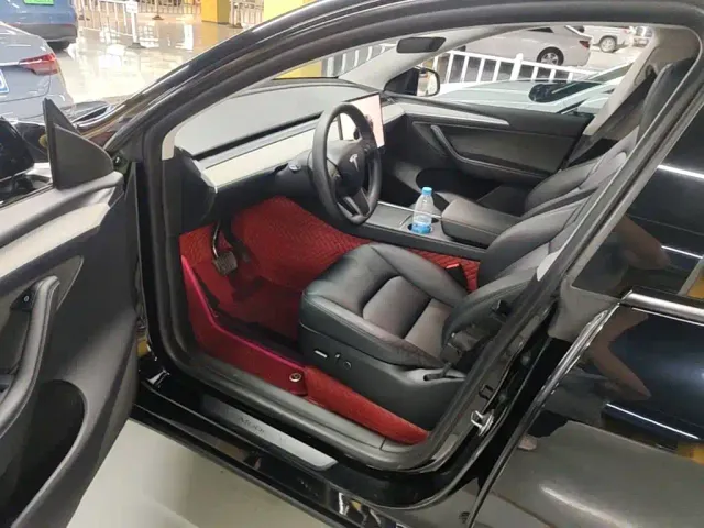 Tesla Model Y — Фото автомобиля 15