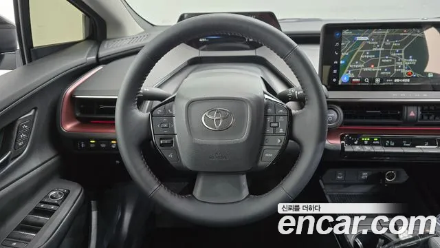 Toyota Prius Generation 5 — Фото автомобиля 12