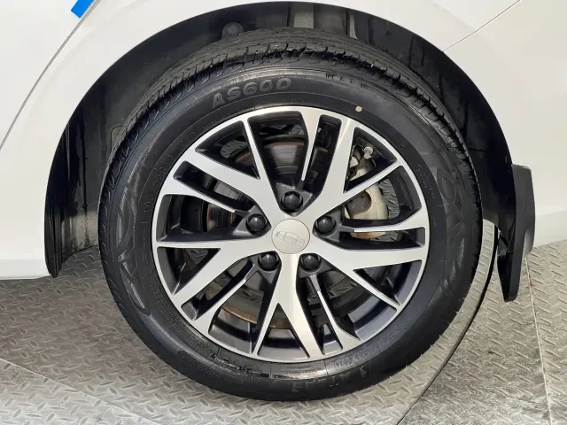 Geely Emgrand — Фото автомобиля 19